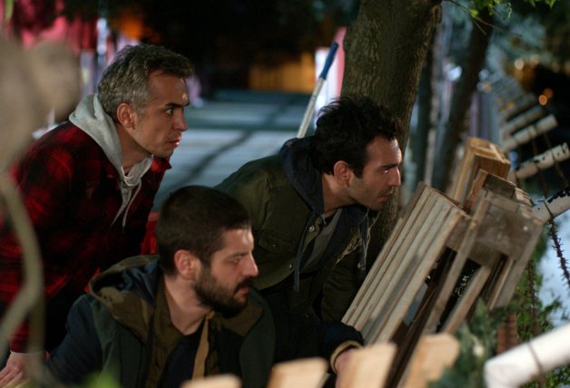 Ugur, Cemal y Demir tienen un plan para acabar con Ahmet.