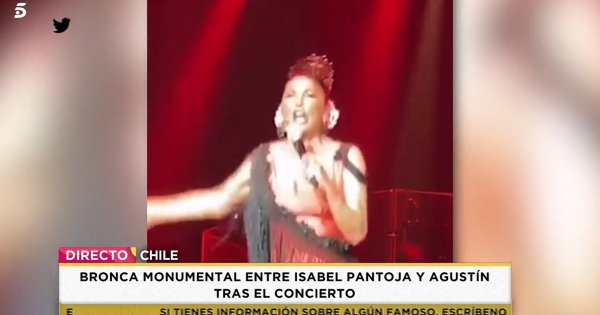 Isabel Pantoja durante uno de sus conciertos en Latinoamérica.