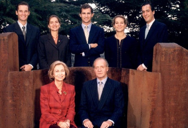 La familia real española en los años 90. ¡Qué distinta sería esta imagen hoy día!