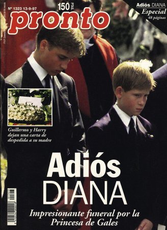 1997 Diana de Gales. Diana Spencer ha protagonizado muchísimas de nuestras portadas, pero ninguna fue tan dura y emotiva como la de sus hijos, vestidos de luto, ante el féretro de su madre. 