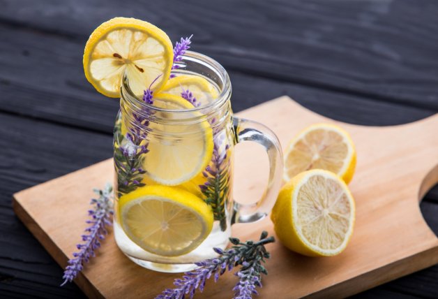 Infusión fría relajante con lavanda