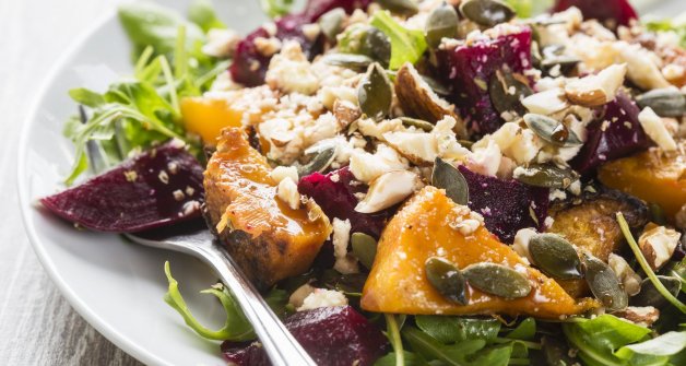  Ensalada de calabaza y remolacha asadas.