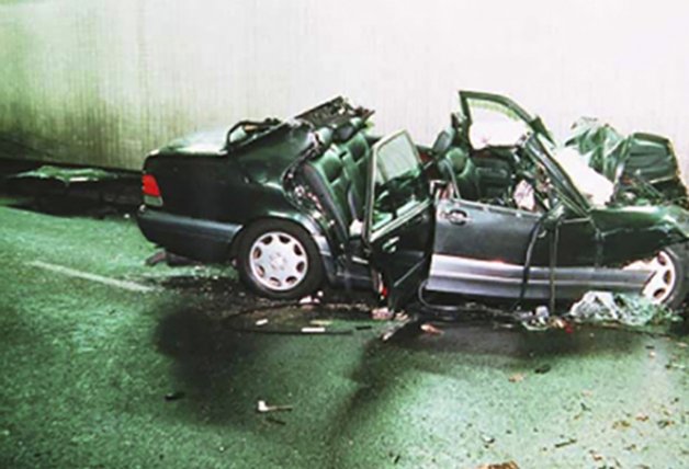 EL Mercedes en el que viajaba Diana se estrelló en el túnel de l’Alma de París el 31 de agosto de 1997.