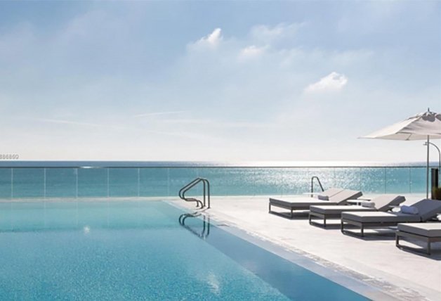 Imagen de la espectacular piscina, desde la que casi se puede tocar el mar.