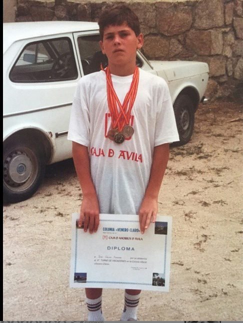 Cuando era un niño, con las medallas obtenidas en un torneo de verano.