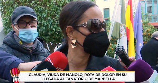Claudia Rodríguez, serena pero triste, ha respondido a las preguntas de la prensa.