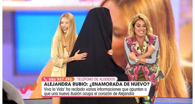 Alejandra Rubio intentó por todos los medios que no viésemos la foto de su nuevo novio.