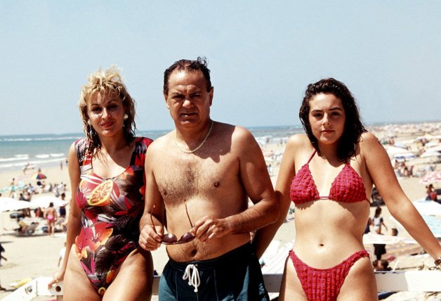 Rocío Carrasco con su padre y su segunda esposa, Raquel.