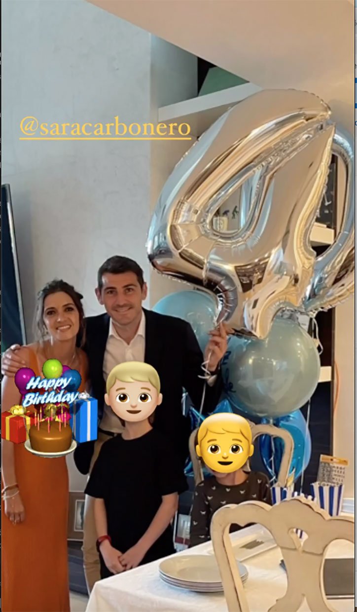 Iker Casillas y Sara Carbonero, con sus hijos, Martín y Lucas.