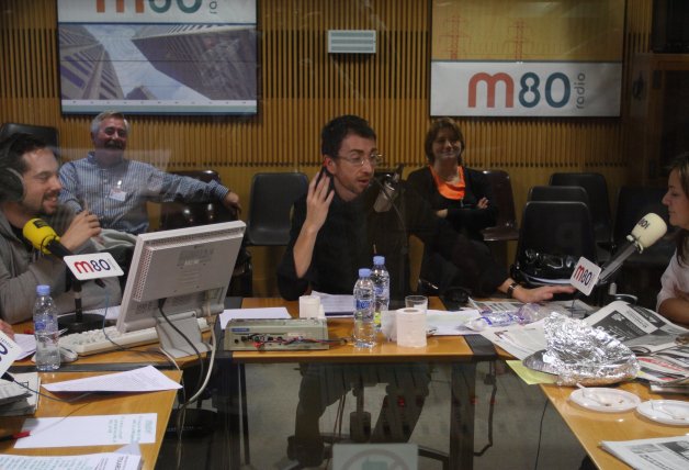 Pablo, junto a Laura Llopis, su mujer, y Juan y Damián, las simpáticas hormigas, durante su época en la radio.