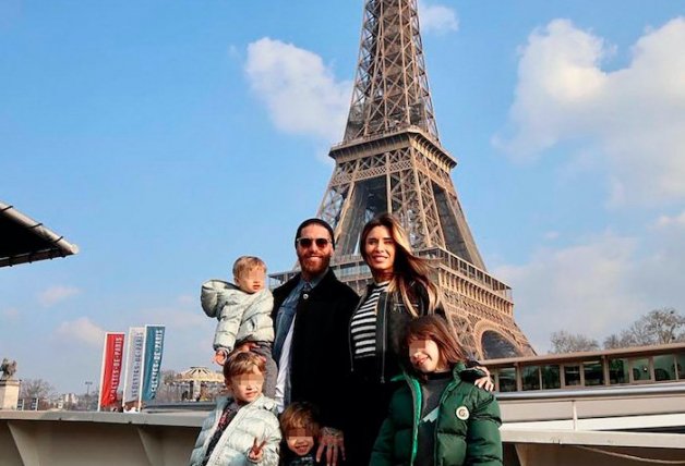 Pilar y su familia disfrutan de un paseo en barco.