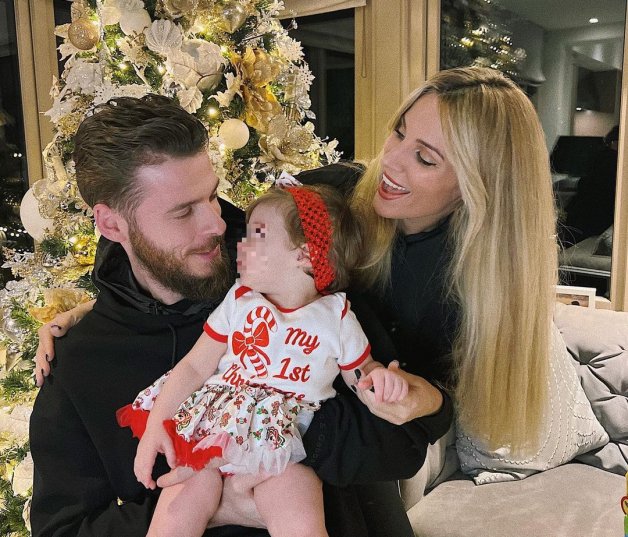 Yanay ha posado con sus padres en las fotos de Navidad (@edurnity).