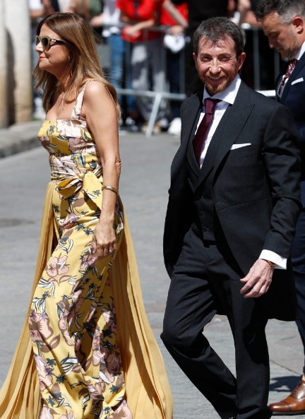 Laura Llopis y Pablo Motos en la boda de Pilar Rubio y Sergio Ramos, en Sevilla.