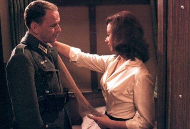 Frank Sinatra y Raffaella Carrà en la película que hicieron juntos.