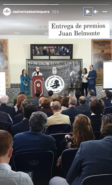 Ortega Cano recoge un premio taurino en Sevilla.