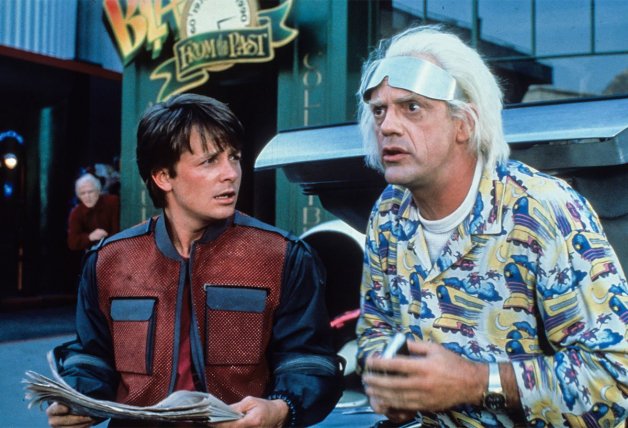 Arriba, con Christopher Lloyd en "Regreso al futuro".