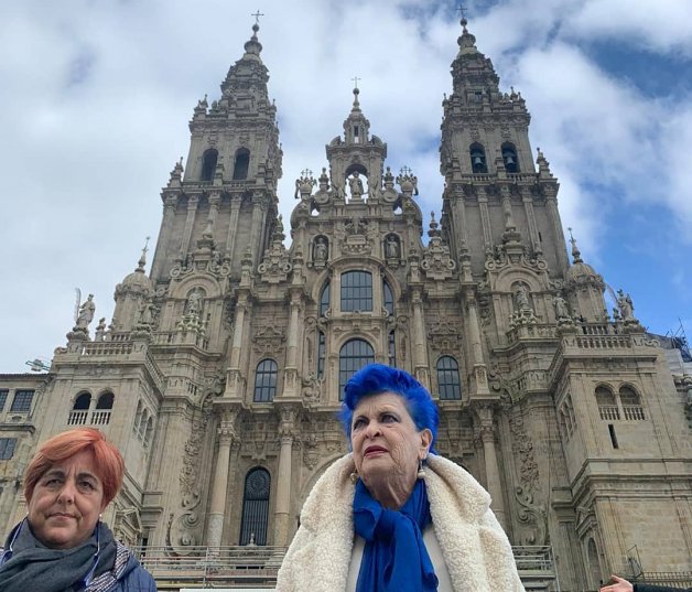 Lucía Bosé y Tuana Llorente en la Catedral de Santiago.