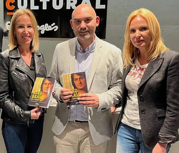 Eva y Amparo Ferri, hijas de Nino Bravo, con Darío.