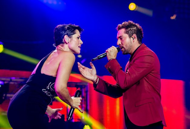 Rosa López y David Bisbal durante la interpretación del tema "Vivir lo nuestro". Fue en el 2016, cuando los concursantes de la primera edición de "Operación Triunfo" celebraron un exitoso concierto en Barcelona.