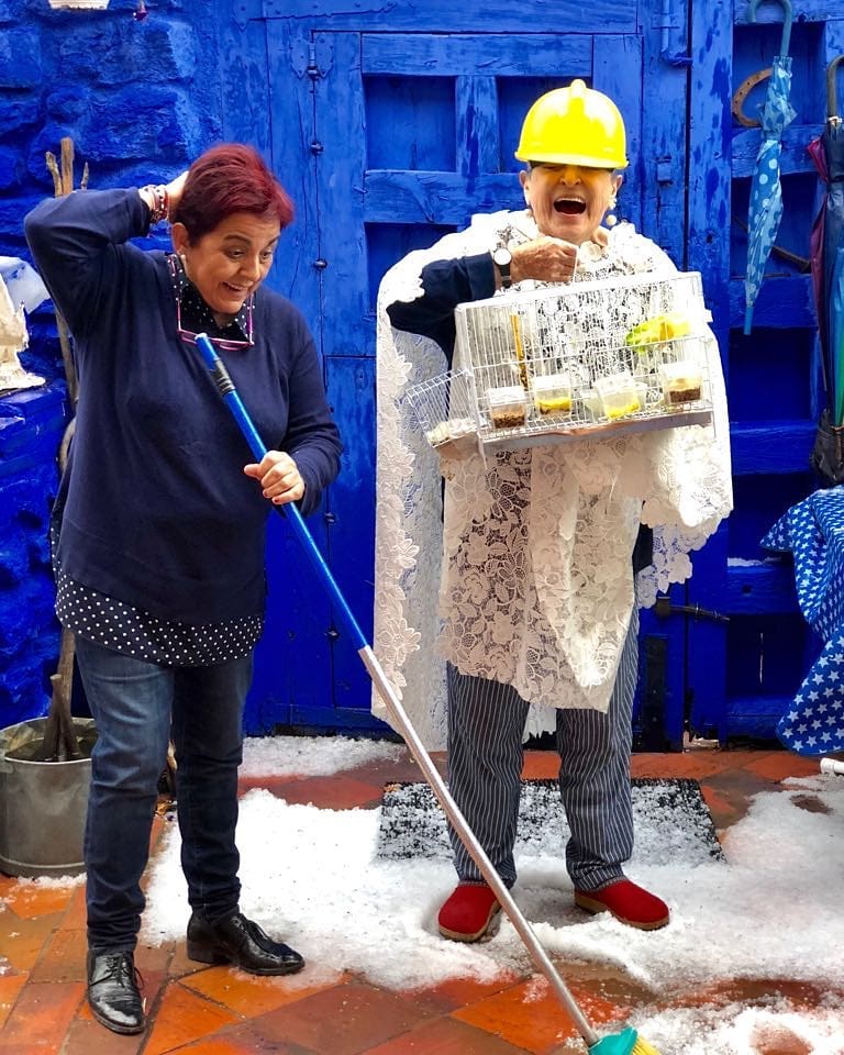 Lucía y Tuana, en el patrio de la 'Casa Azul'.