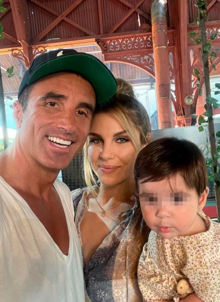 Hugo Sierra, Ivana Icardi y su hija están disfrutando mucho de sus vacaciones en Uruguay.