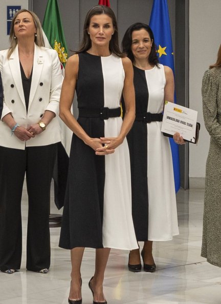La reina Letizia e Inmaculada Vivas, con el mismo vestido.