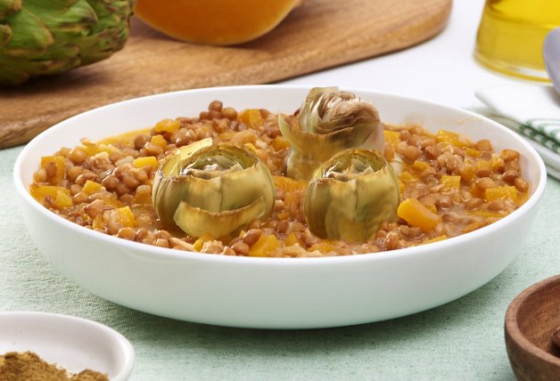 Lentejas con calabaza y alcachofas