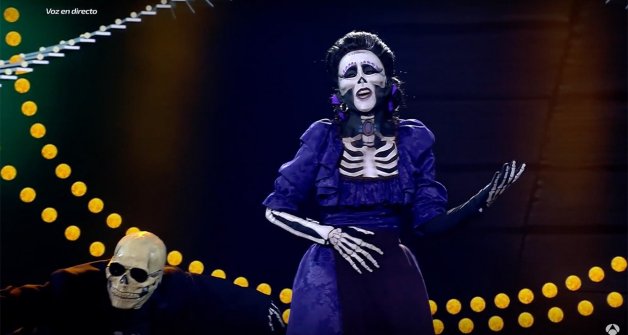 La catalana, caracterizada como Imelda Rivera ("Coco"), en "TCMS".