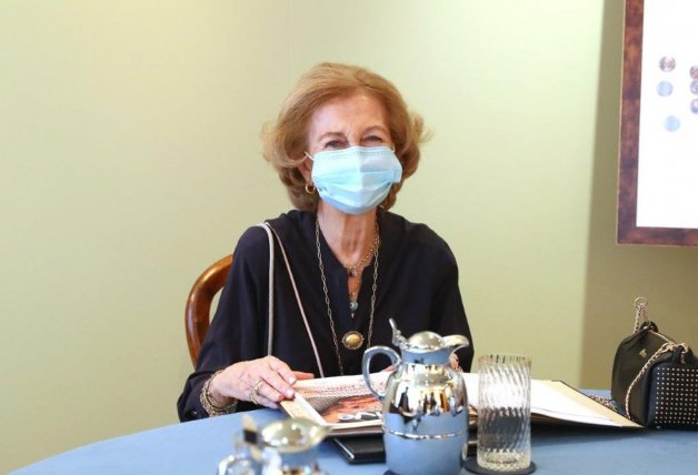 La reina emérita permaneció con mascarilla durante toda la comida familiar.