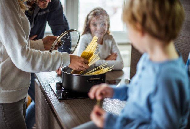 Pon agua suficiente para la cantidad de pasta que vayas a cocer