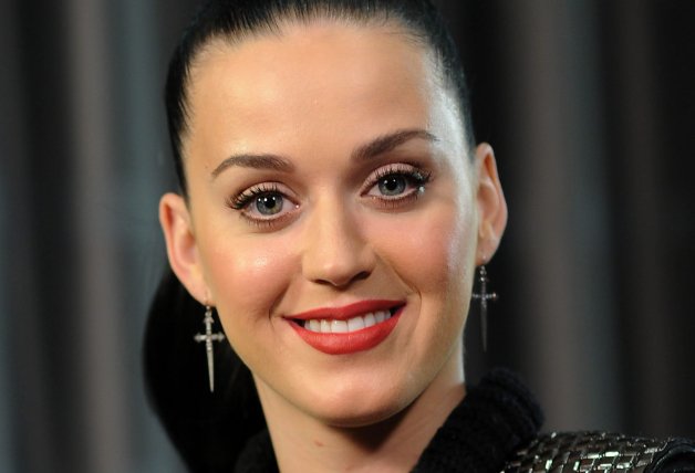 Katy Perry, cantante, tiene los ojos redondos y grandes.