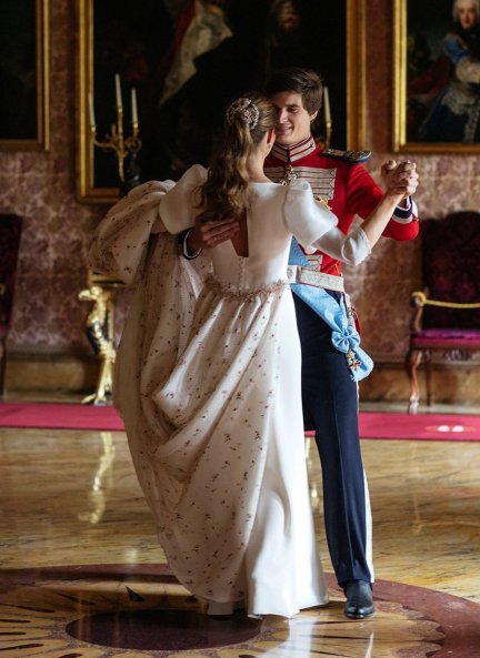Los recién casados bailaron el vals en el salón Estuardo.