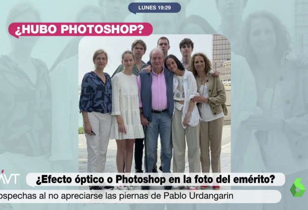 La polémica foto del reencuentro del rey con parte de su familia.