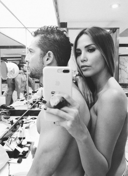 Con esta sensual foto mostraba Rosanna Zanetti su impresionante cuarto de baño.