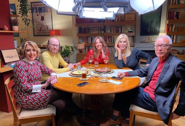 Mamen Mendizábal compartió mesa con Susana Díaz, Santiago Segura, Bibiana Fernández y Juan José Millás.