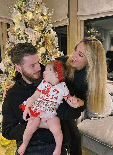 Edurne y David De Gea se derriten con su pequeña Yanay.