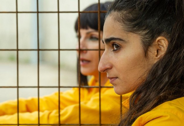 Alba Flores y Najwa Nimri en 'Vis a vis'.