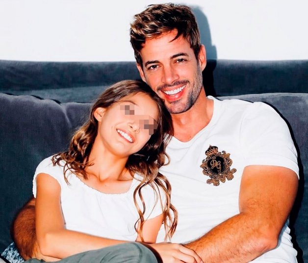 William Levy, posando con su hija Kailey, de 12 años. 