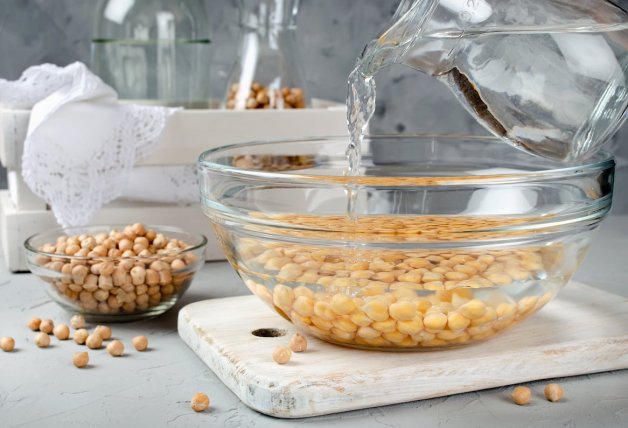 Los garbanzos para humus cremoso tienen que estar muy tiernos