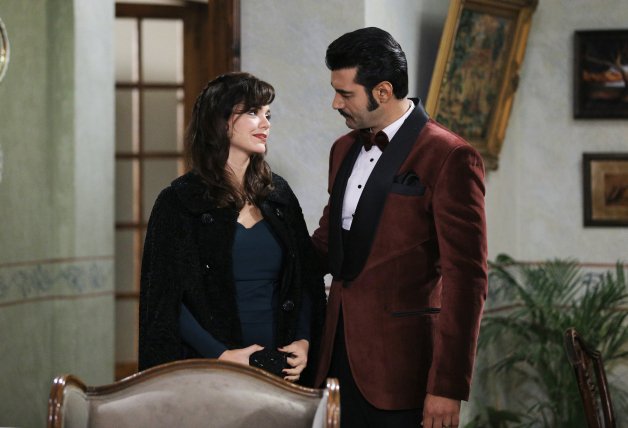 Züleyha (Hilal Altınbilek) se casará con Demir (Murat Ünalmiş) para lograr su ayuda, pero no la conseguirá.