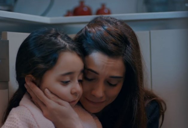 Cansu actuó en la serie "Madre" con la niña protagonista de "Mi Hija".