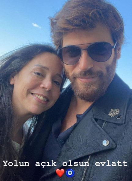 La madre de Can Yaman ha tranquilizado a los fans del actor con este selfie.