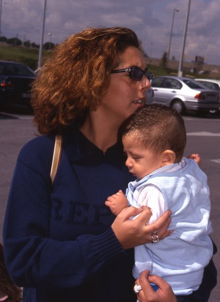 La hija de la artista de Chipiona con su segundo hijo, David, que nació en diciembre de 1998.
