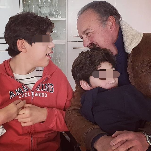 Fabiola ha subido esta foto de Bertín con Kike y Carlos.