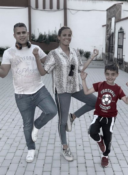 Gloria Camila quiere mucho a sus dos hermanos.