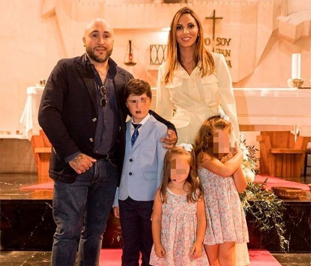 Francisco, con su familia paterna el día de su comunión.