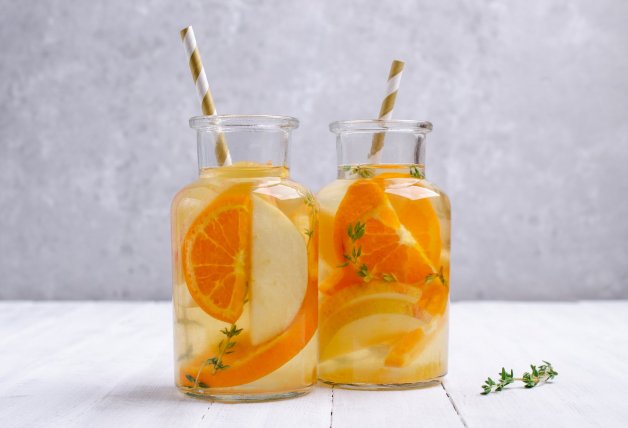 Infusión fría con naranja