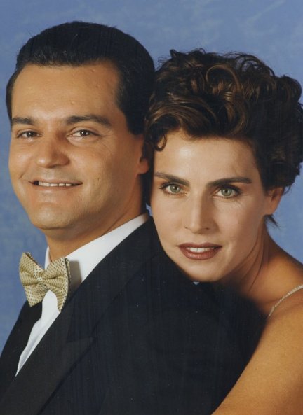 Antonia Dell'Atte y Ramón García, en una imagen promocional de '¿Qué apostamos?', en 1998.
