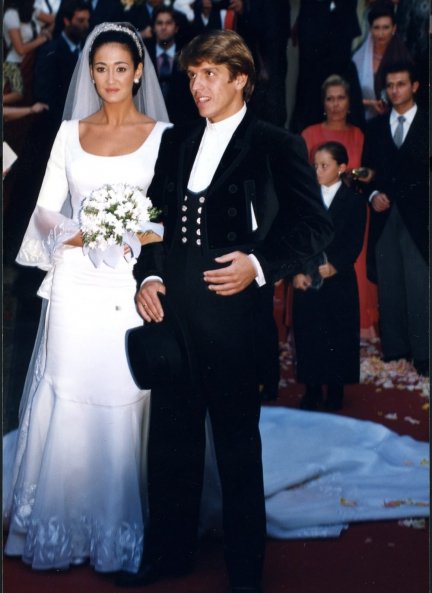 Manuel Díaz y Vicky Martín Berrocal, el día de su boda en Sevilla, en 1997.