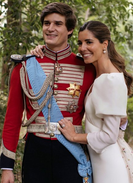 Los recién casados sonríen felices en un momento posterior a la ceremonia.